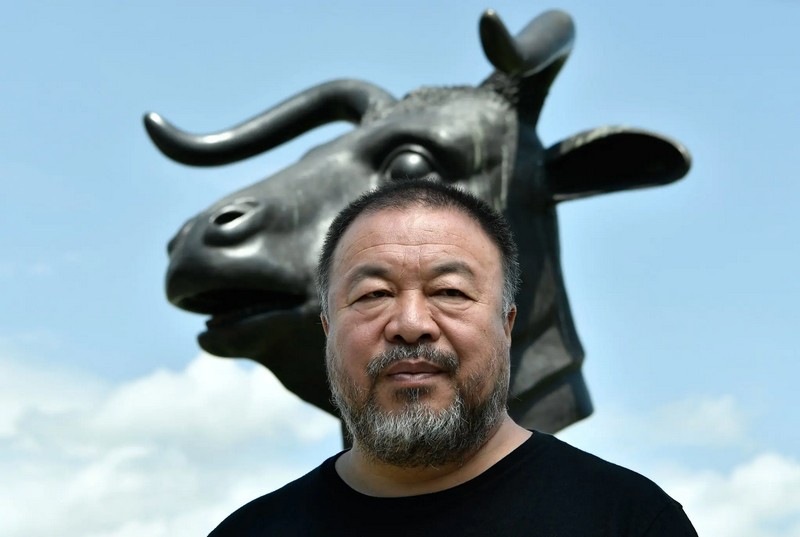 Ai Weiwei met dierenkop