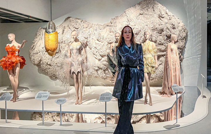 iris van herpen au musee des arts decoratifs cr 720